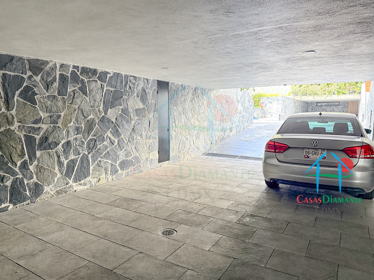 Las Águilas Verdun Casa B - Estacionamiento 4 Las Águilas Verdun Casa B - Estacionamiento 4